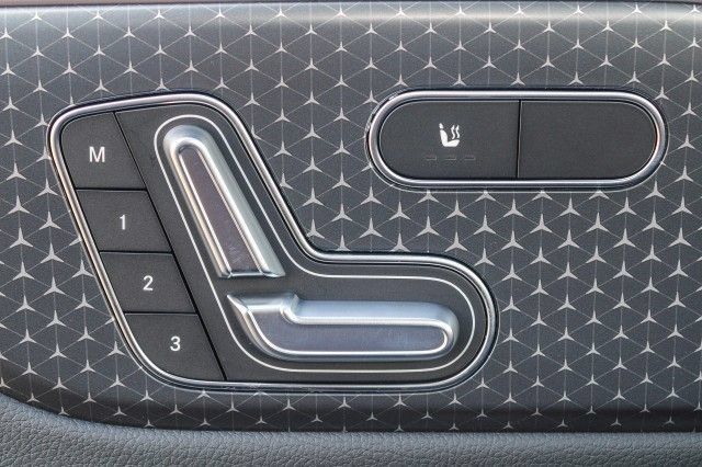 Used 2025 Mercedes-Benz EQB 300 4MATIC image 21