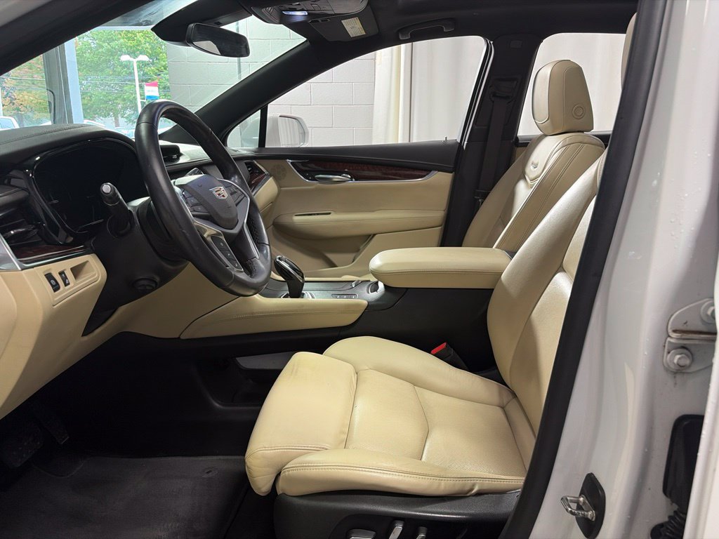 Used 2017 Cadillac XT5 Luxury w/ Driver Awareness Package AWD/4WD image 18