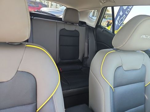 Used 2025 Chevrolet Trax ACTIV w/ Sunroof Package FWD image 21