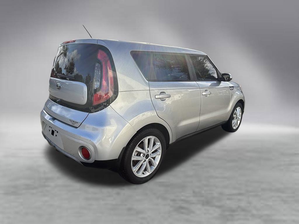 Used 2017 Kia Soul + FWD image 4