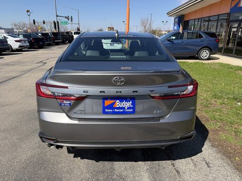 Used 2025 Toyota Camry SE image 4