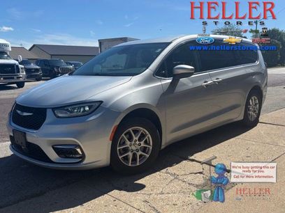 Used 2023 Chrysler Pacifica Touring-L
