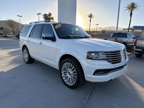 Used 2016 Lincoln Navigator Select AWD/4WD image 3