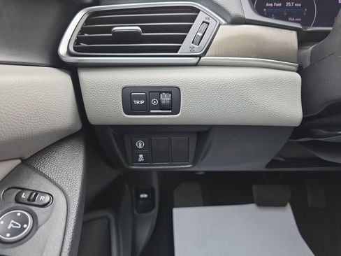 Used 2019 Honda Accord LX image 16