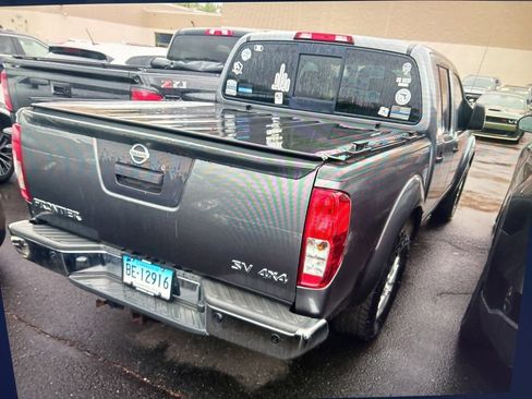 Used 2017 Nissan Frontier SV w/ SV Value Truck Package AWD/4WD image 3