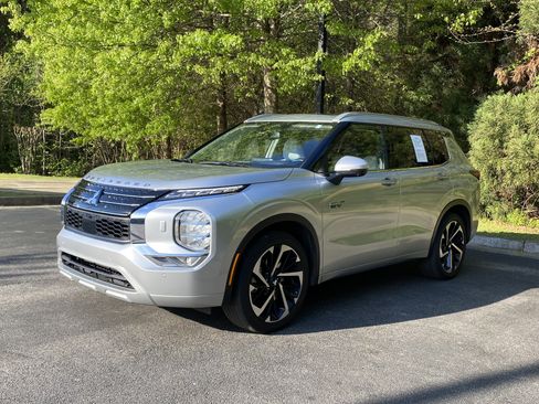 Used 2024 Mitsubishi Outlander 4WD Plug-In Hybrid image 5