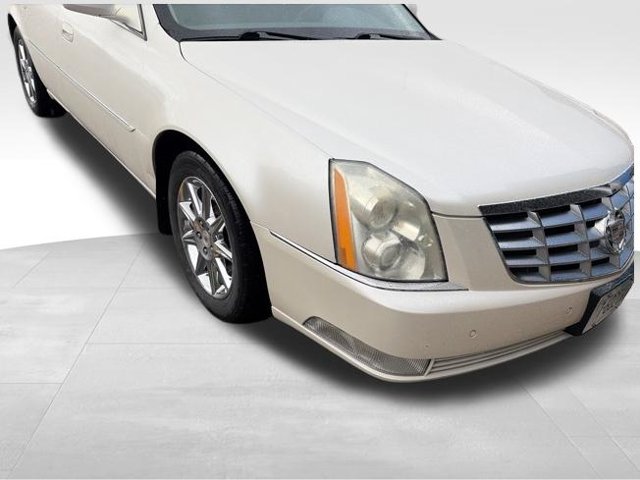 Used 2010 Cadillac DTS Luxury FWD image 10