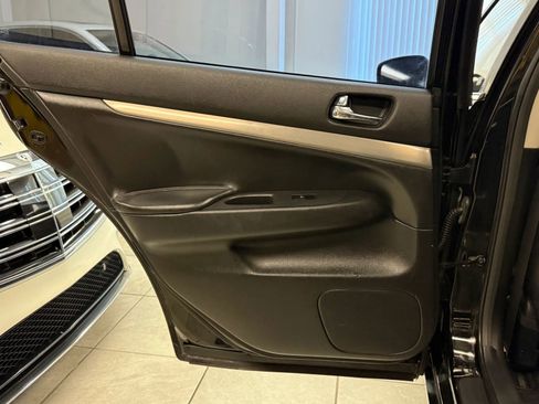 Used 2011 INFINITI G37 Journey image 17