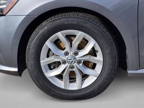 Used 2018 Volkswagen Passat 2.0T S FWD image 21