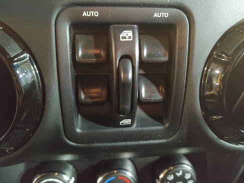 Used 2015 Jeep Wrangler Unlimited Sahara AWD/4WD image 27