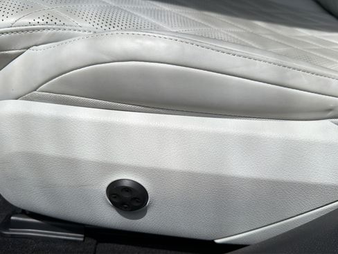 Used 2025 Mercedes-Benz E 350 Sedan image 12