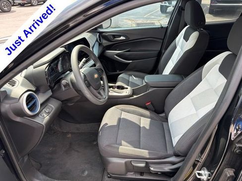 Used 2025 Chevrolet Trax LS w/ LS Convenience Package FWD image 17