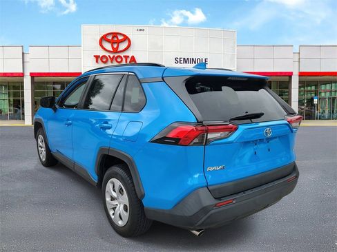 Used 2021 Toyota RAV4 LE image 4