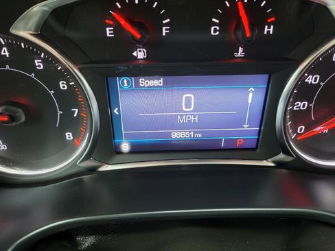 Used 2023 GMC Acadia SLE w/ Driver Convenience Package FWD image 13