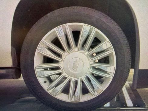 Used 2020 Cadillac Escalade Platinum RWD image 10