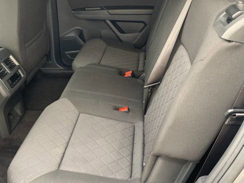 Used 2018 Volkswagen Atlas Launch Edition FWD image 16