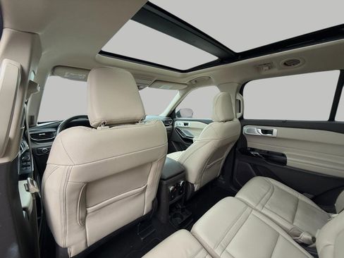 Used 2022 Ford Explorer Platinum w/ Equipment Group 601A image 32