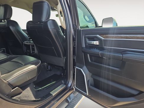 Used 2019 RAM 2500 Laramie AWD/4WD image 12