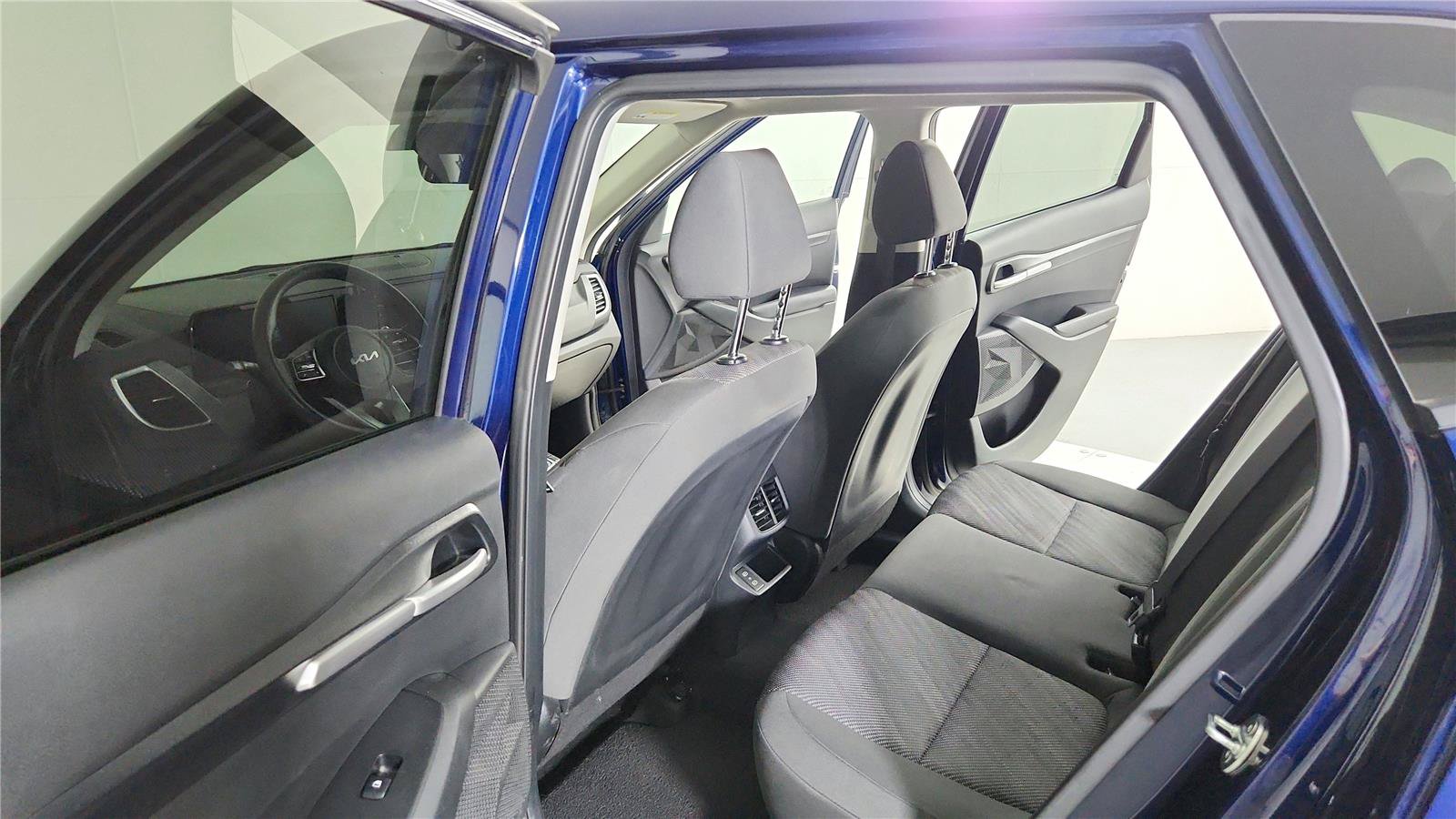 Used 2025 Kia Seltos LX AWD/4WD image 23