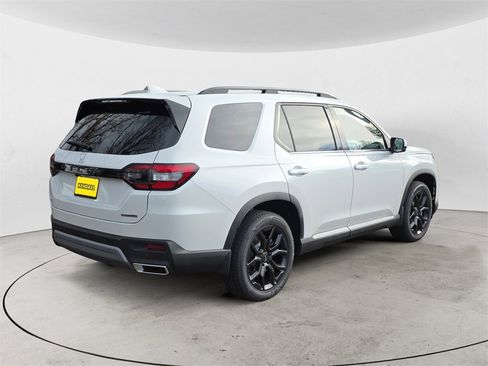 New 2025 Honda Pilot Touring image 5