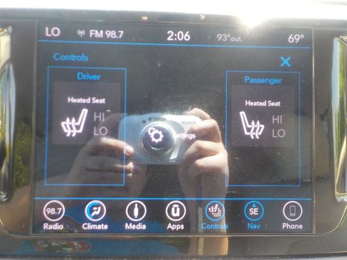 Used 2018 Chrysler Pacifica Touring-L image 18