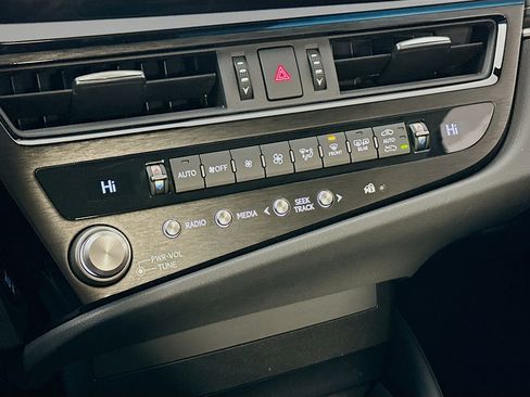 Used 2023 Lexus ES 350 w/ Accessory Package (Z1) image 24