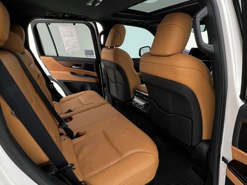 Used 2024 Lexus LX 600 4WD w/ Luxury Package image 14