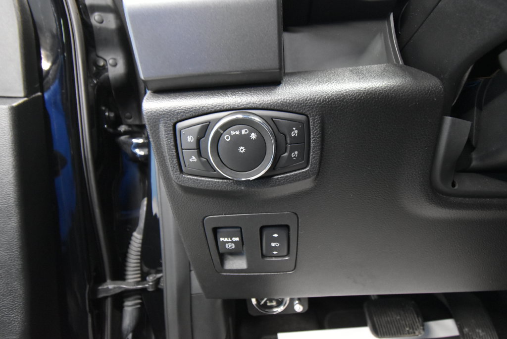 Used 2018 Ford F150 XLT w/ Equipment Group 302A Luxury AWD/4WD image 9