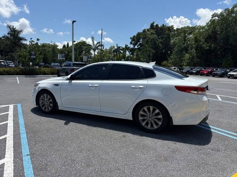 Used 2018 Kia Optima LX w/ 17" Alloy Wheels Package FWD image 8