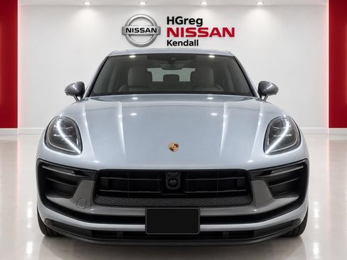 Used 2024 Porsche Macan AWD/4WD image 5