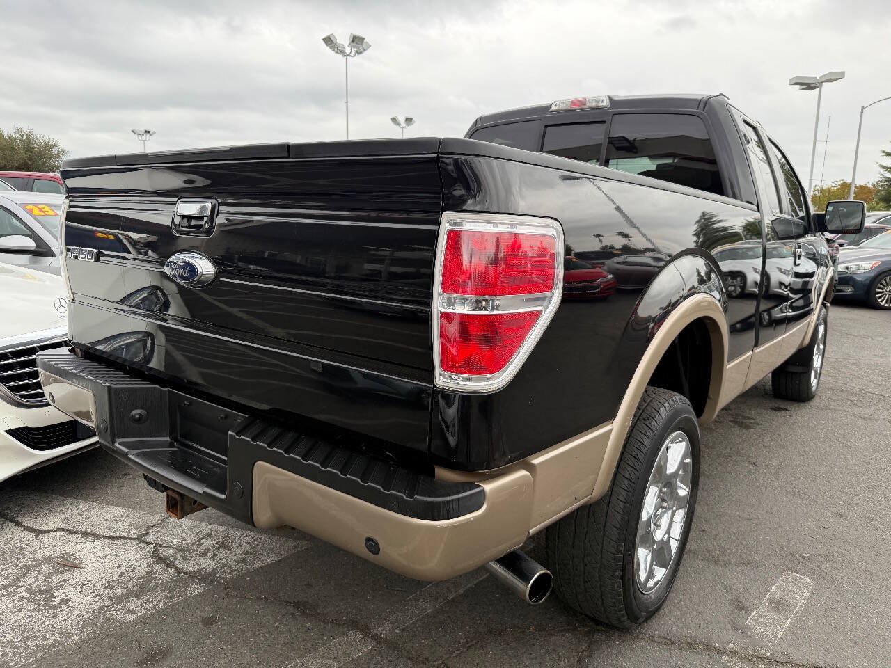 Used 2014 Ford F150 Lariat w/ Equipment Group 502A Luxury AWD/4WD image 4