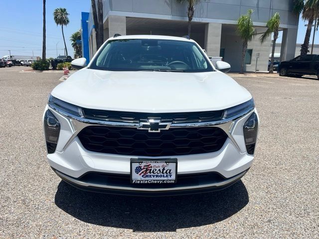 Used 2025 Chevrolet Trax LT FWD image 2