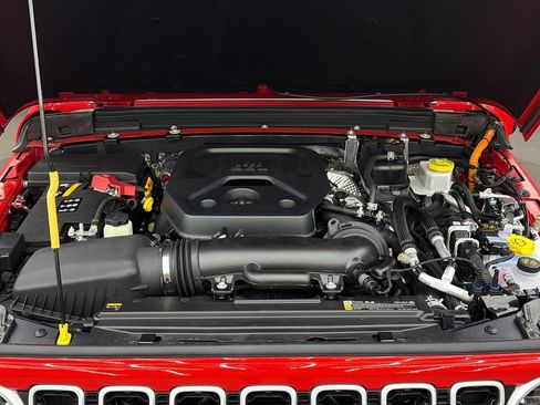 Used 2025 Jeep Wrangler Unlimited Sahara image 19