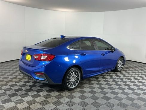 Used 2017 Chevrolet Cruze LT w/ RS Package image 5
