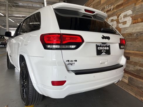 Used 2018 Jeep Grand Cherokee Altitude image 20