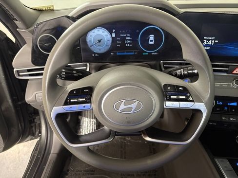 Used 2024 Hyundai Elantra SEL FWD image 19