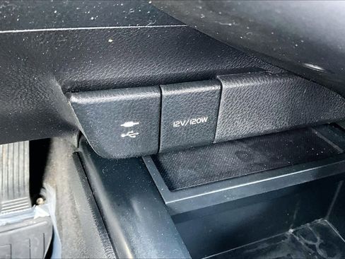 Used 2018 Toyota Camry SE FWD image 33
