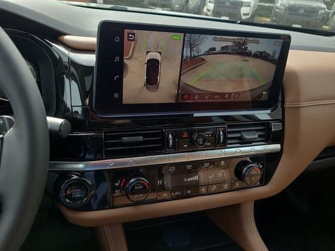 New 2026 Nissan Pathfinder Platinum image 17