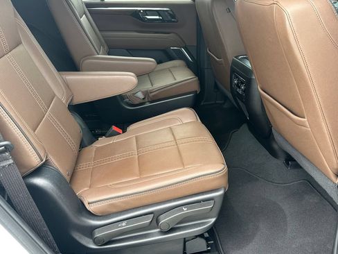 Used 2025 Chevrolet Tahoe High Country AWD/4WD image 15
