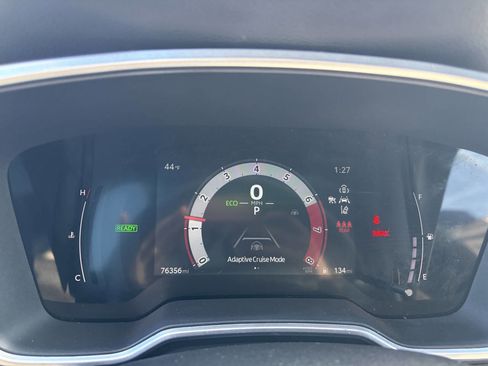 Used 2024 Toyota Corolla Cross AWD Hybrid w/ Convenience Package image 19