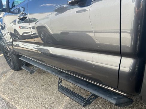 Used 2021 Toyota Tacoma SR5 RWD image 11