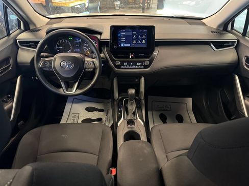 Used 2024 Toyota Corolla Cross LE FWD image 9
