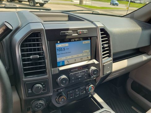Used 2018 Ford F150 XLT w/ Equipment Group 302A Luxury AWD/4WD image 27