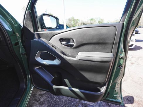 Used 2023 Nissan Frontier SV w/ SV Convenience Package AWD/4WD image 11