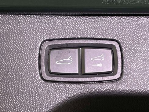 Used 2025 Porsche Macan 4 Electric image 21