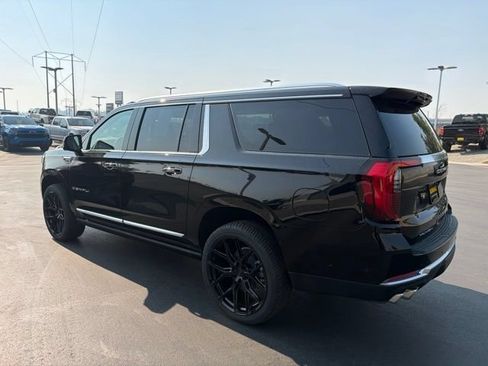 Used 2026 GMC Yukon XL Denali w/ Sun & Power Step Package AWD/4WD image 3