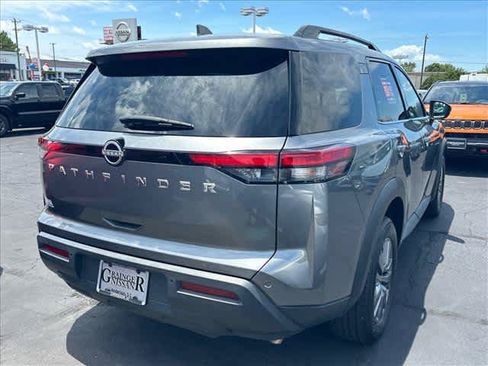 Certified 2025 Nissan Pathfinder SV FWD image 3