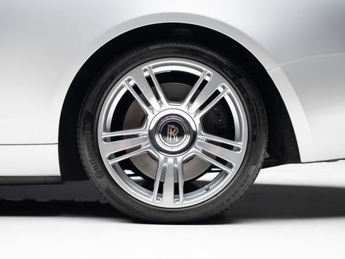 Used 2017 Rolls-Royce Dawn RWD image 24