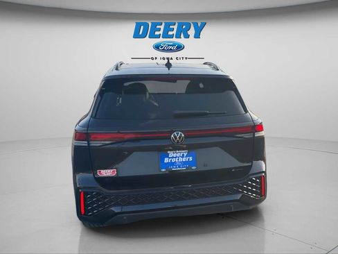 Used 2025 Volkswagen Tiguan SE R-Line image 5