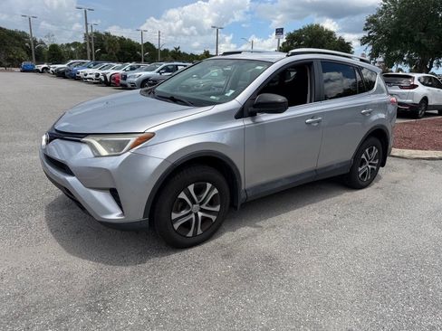 Used 2016 Toyota RAV4 LE FWD image 10